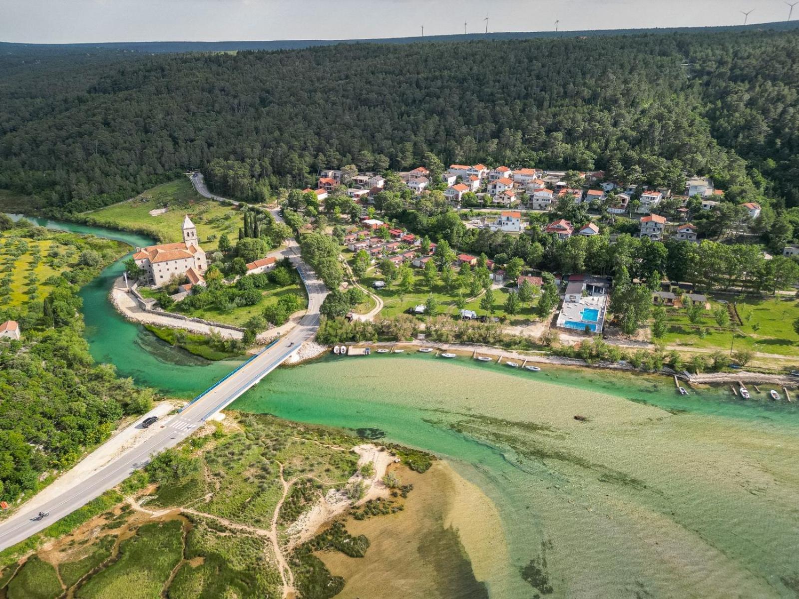 Sunny Resort Donji Karin Exterior foto